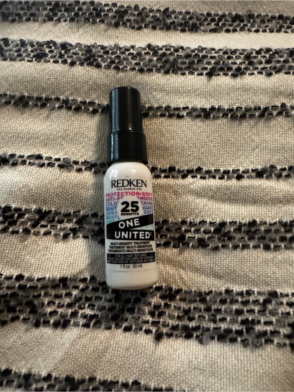 Redken One United Multi-Benefit Treatment Spray - Black & White
